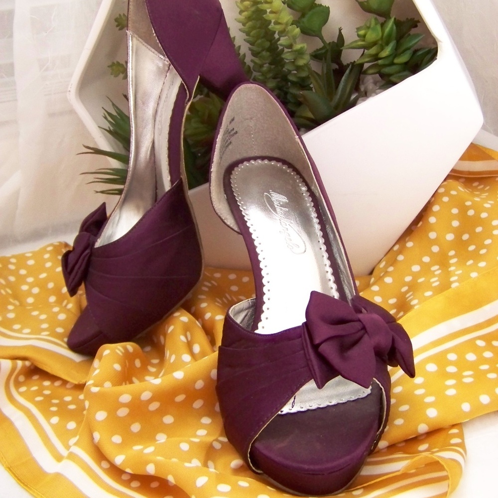 Michaelangelo "Mirabelle" Bow Open Toe Heel